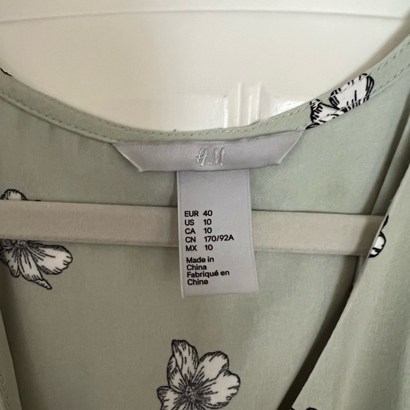 H&M Women’s Sage Green Floral Dress - Picture 4 of 4